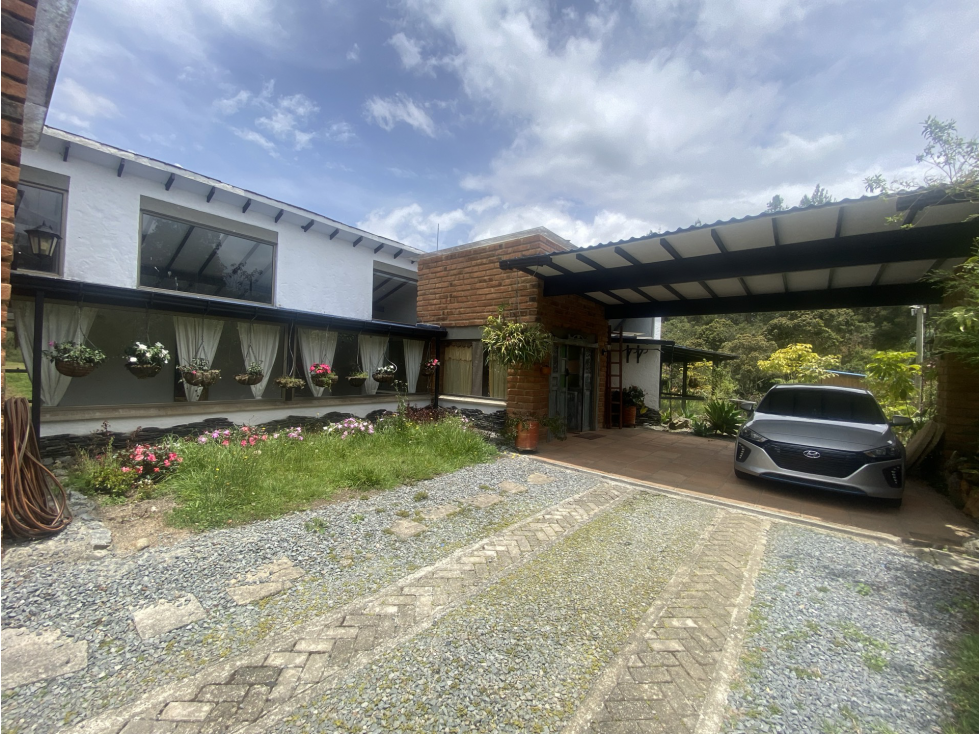 AMPLIA CASA CAMPESTRE ENVIGADO CERCA A INDIANA SECTOR ALTO DE PALMAS