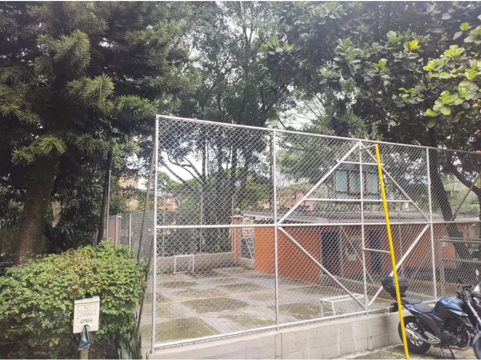 CASA EN UNIDAD CERRADA 3 NIVELES SECTOR BELEN LA MOTA MEDELLIN — foto 2
