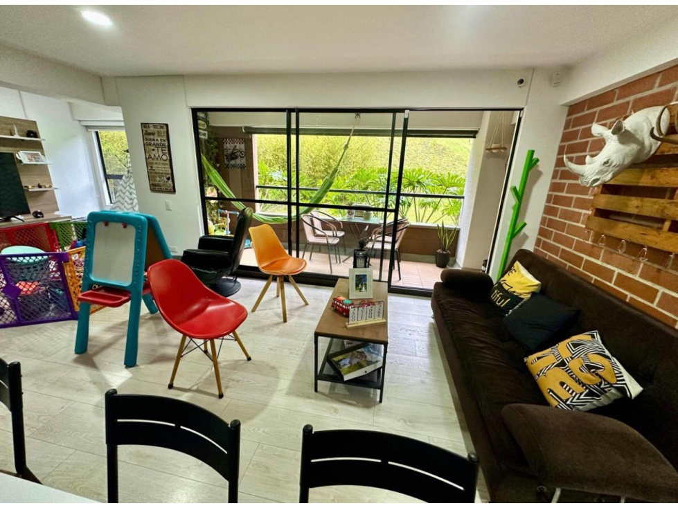 AMPLIO APARTAMENTO EN EL RETIRO EXCELENTE UBICACION — foto 2