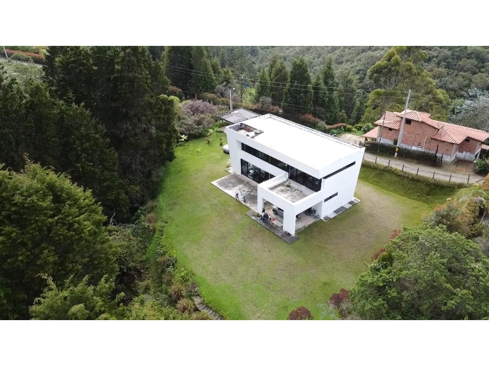 MODERNA CASA CAMPESTRE GUARNE VEREDA LA MOSQUITA