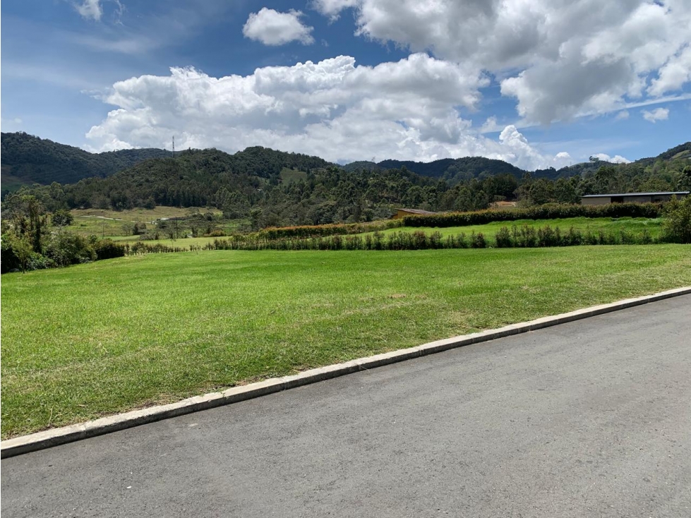 LOTE EN LA CEJA EN HERMOSO CONDOMINIO - 6