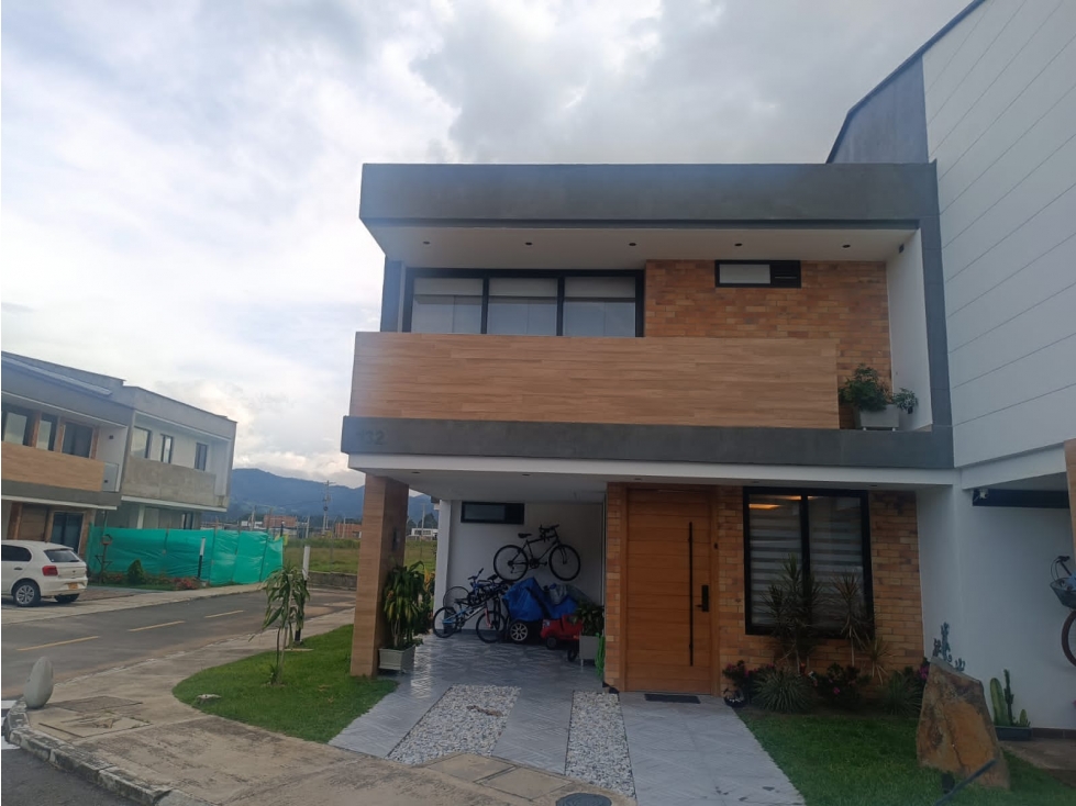 ESPECTACULAR CASA ESQUIENERA EN UNIDAD CERRADA — foto 5