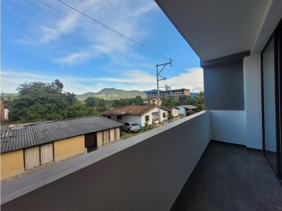 CASA EN UNIDAD ABIERTA EN LA CEJA CERCA AL VIVA