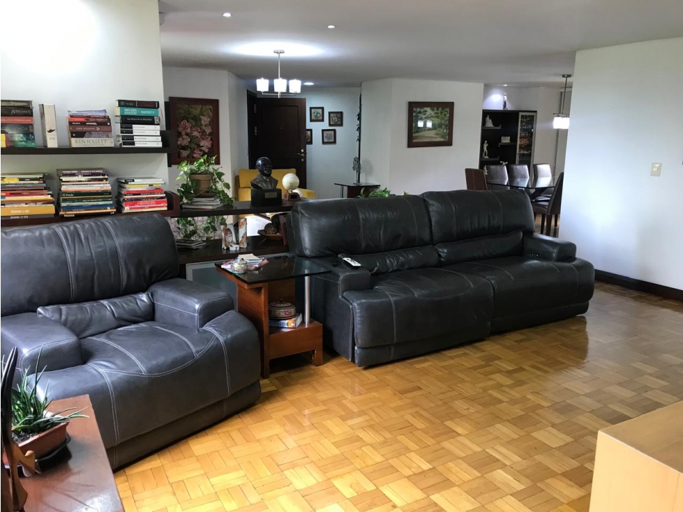 AMPLIO APARTAMENTO POBLADO CASTROPOL PARTE BAJA