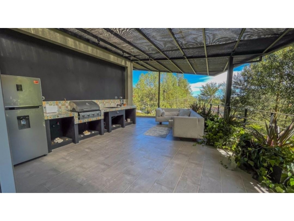 HERMOSA CASA ENVIGADO LOMAA DEL ESCOBERO PARTE ALTA — foto 2
