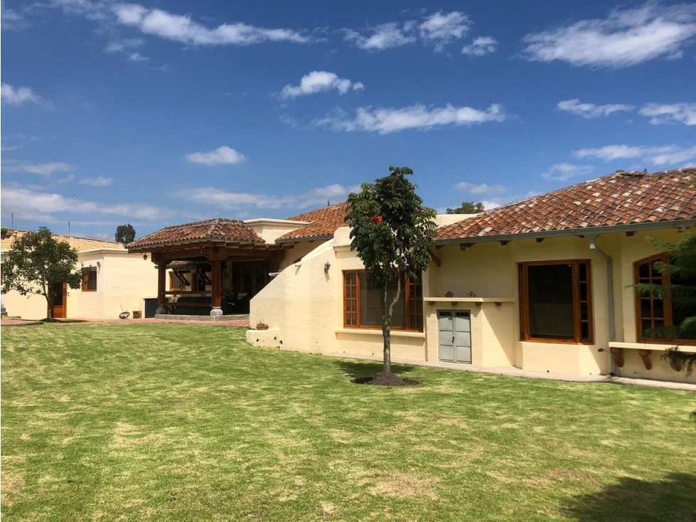 VENTA HERMOSA CASA QUITO ECUADOR TUMBACO EN CONJUNTO PRIVADO DE LUJO - 3