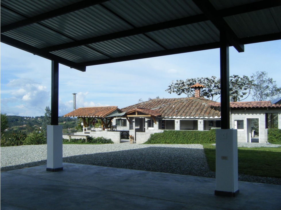 FINCA CON AMPLIO LOTE EN SANTA ELENA VEREDA SANTA ELENA SECTOR CENTRAL — foto 6