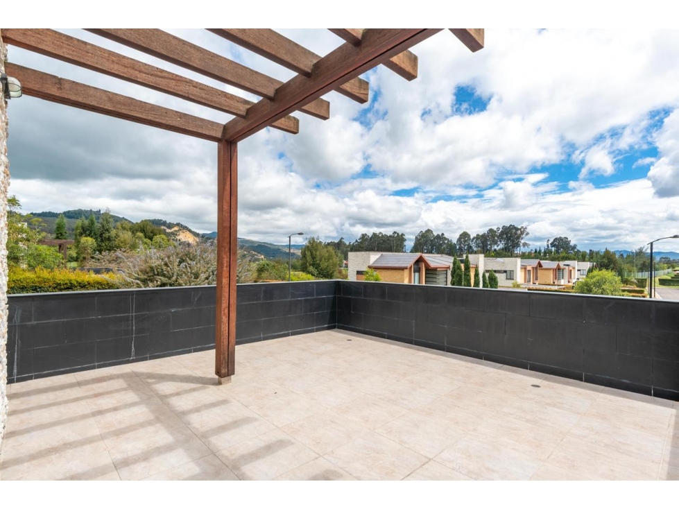 LUJOSA CASA AMPLIOS ESPACIOS SOPO CUNDINAMARCA — foto 4