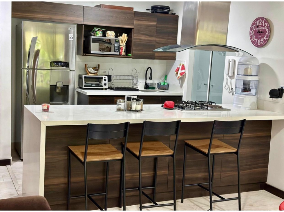 AMPLIO APARTAMENTO EN EL RETIRO EXCELENTE UBICACION — foto 3