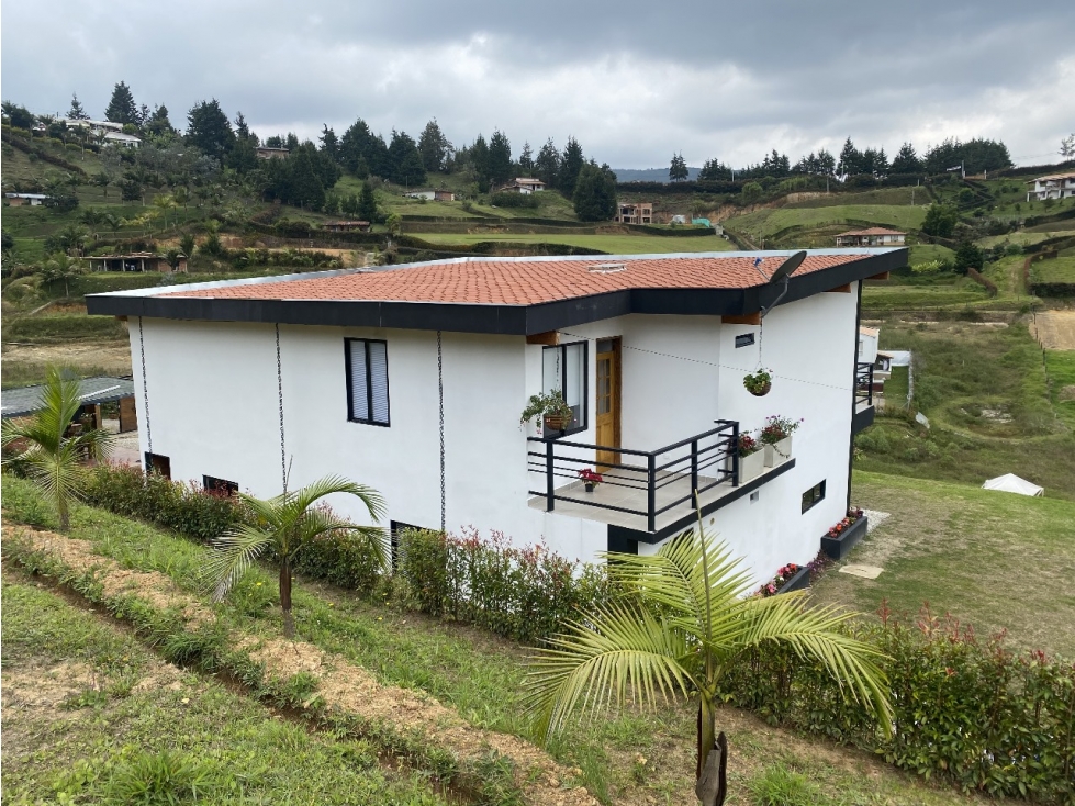 FINCA CERCA AL AEROPUERTO EN GUARNE VEREDA LA MOSQUITA EN PROINDIVISO — foto 2