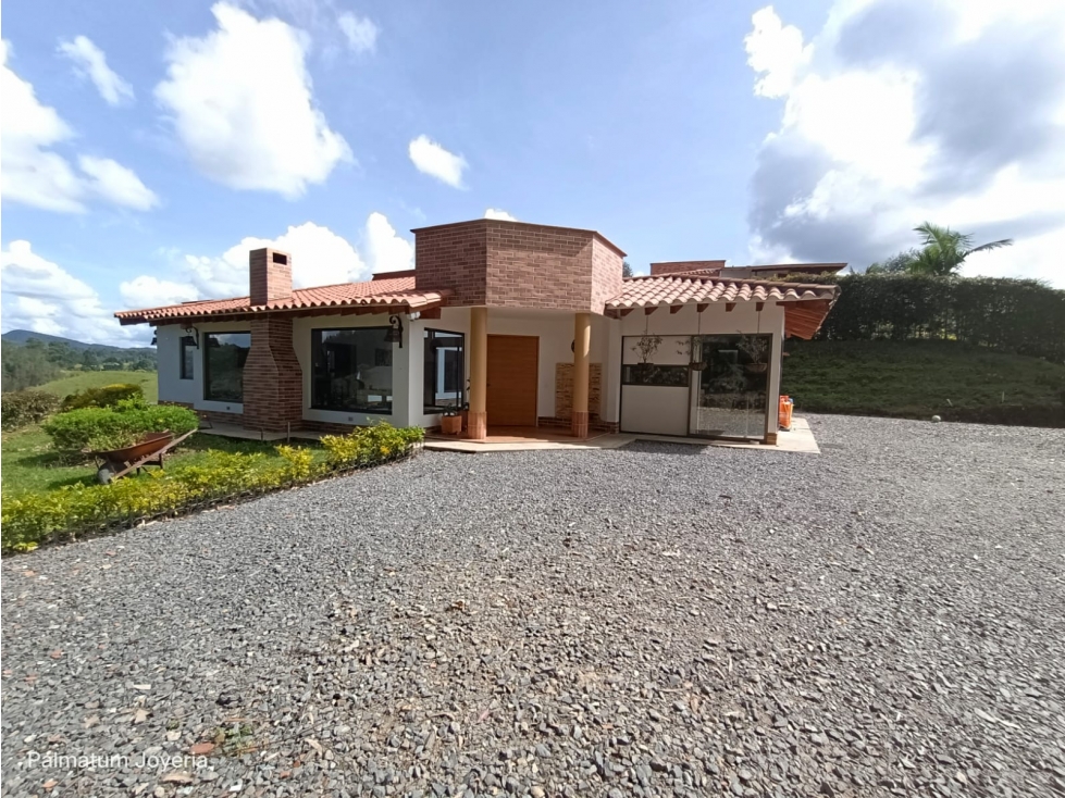 HERMOSA CASA FINCA EN EL RETIRO A 10 MINUTOS DEL PARQUE