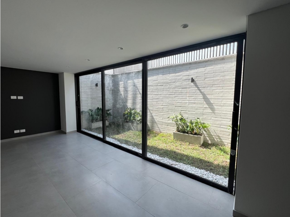 ESTRENA CASA DE 3 NIVELES EN UNIDAD ABIERTA RIONEGRO BARRO BLANCO