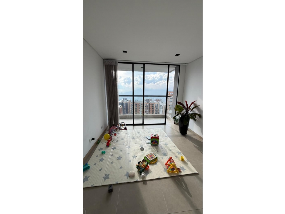 APARTAMENTO EN VENTA EN LOMA DE LAS BRUJAS — foto 4