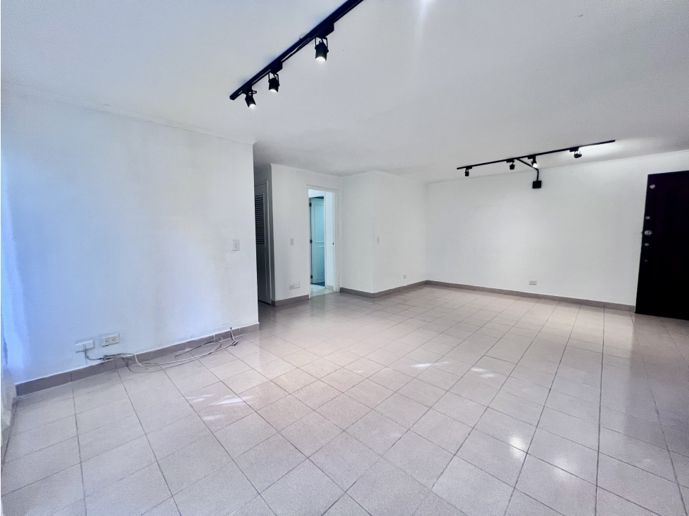 APARTAMENTO POBLADO SECTOR LAS LOMAS PARA REMODELAR — foto 3