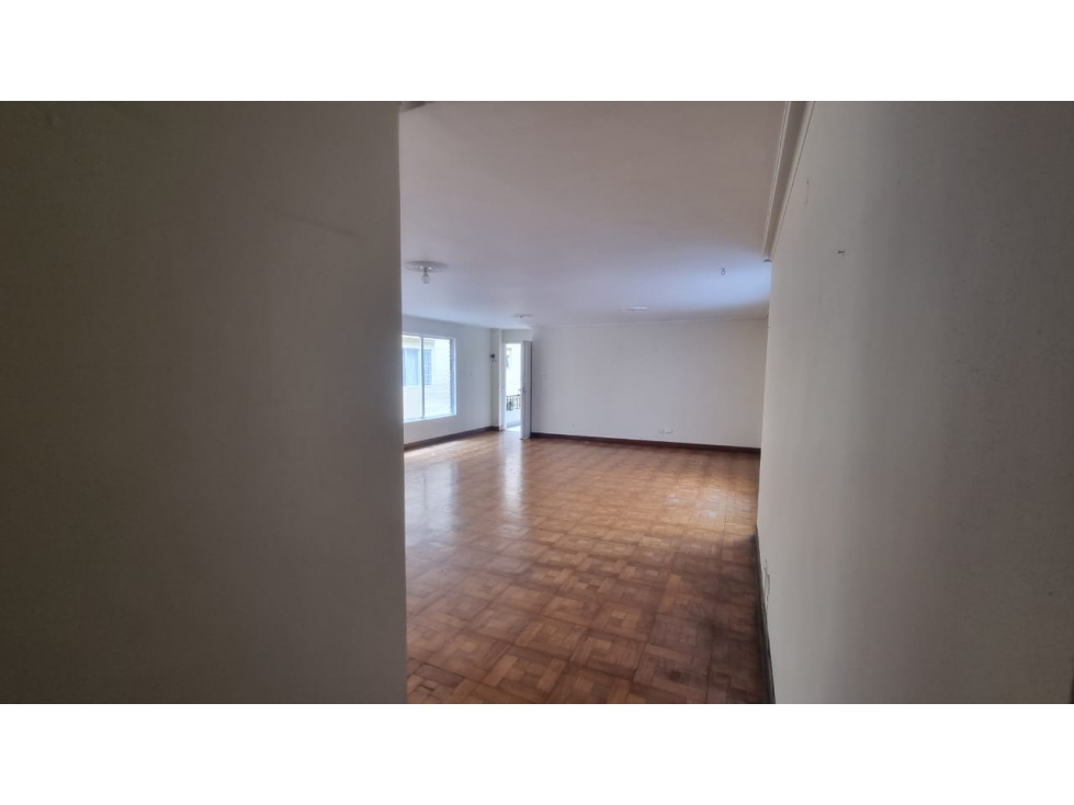 APARTAMENTO EN LAURELES PARA REMODELAR EXCELENTE PRECIO METRO2 — foto 4