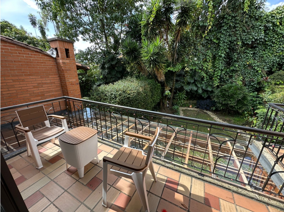 HERMOSA CASA EN ENVIGADO LOMA DE LAS BRUJAS EN UNIDAD CERRADA — foto 6