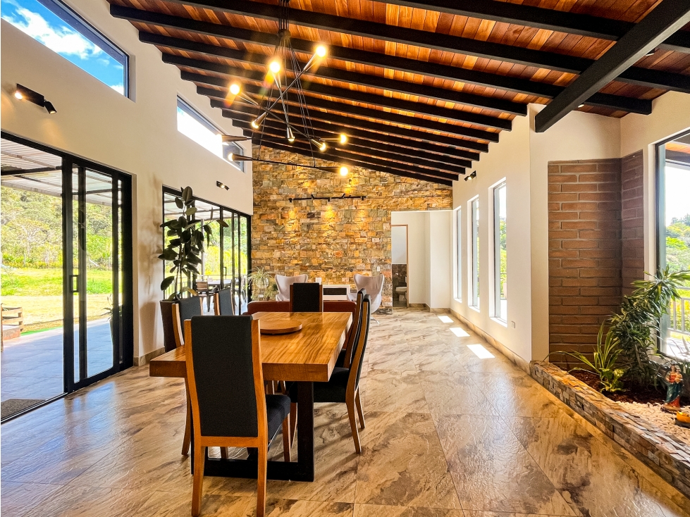 FINCA CON EXCELENTE Y MODERNA CASA CON HERMOSOS ACABADOS EN GUARNE — foto 3
