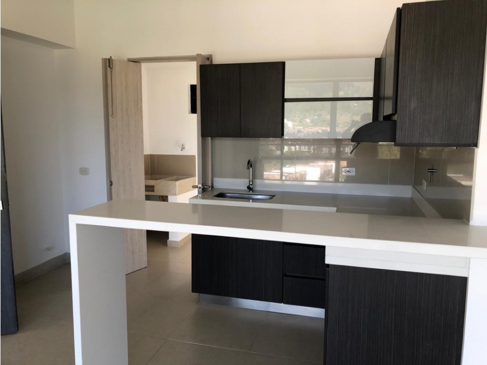 APARTAMENTO EN EL RETIRO ULTIMO PISO CON ASCENSOR — foto 2