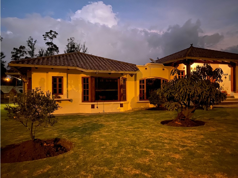 VENTA HERMOSA CASA QUITO ECUADOR TUMBACO EN CONJUNTO PRIVADO DE LUJO - 2