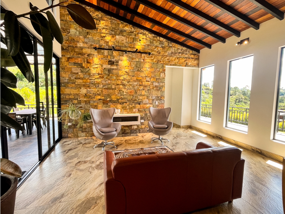 FINCA CON EXCELENTE Y MODERNA CASA CON HERMOSOS ACABADOS EN GUARNE — foto 4