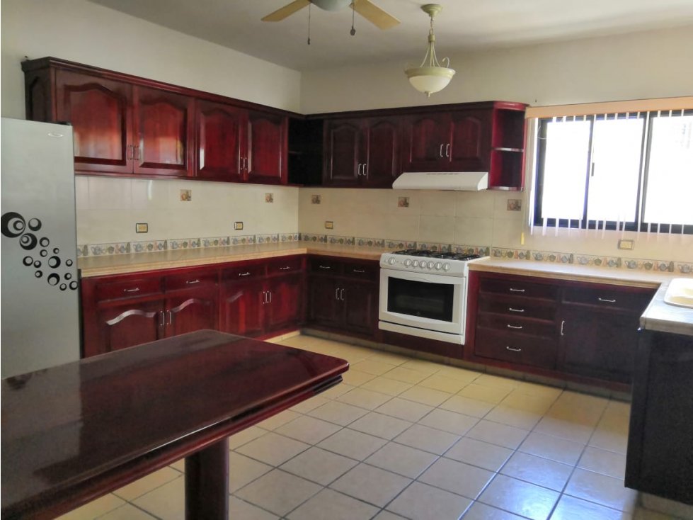 CASA EN RENTA DE 4 CUARTOS PRIV CENTRICA CARMEN - 4