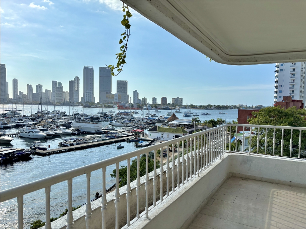 Apartamento en Arriendo en la Bahía de Manga Vista Directa al Mar