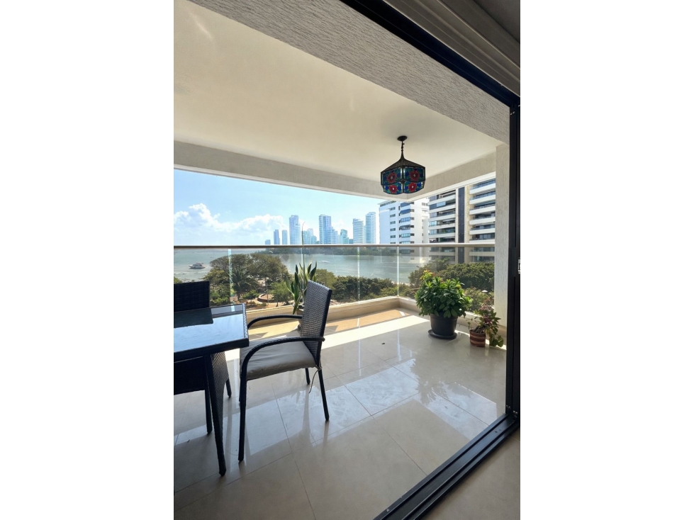 Apartamento en venta en Bocagrande | Vista directa a la bahía