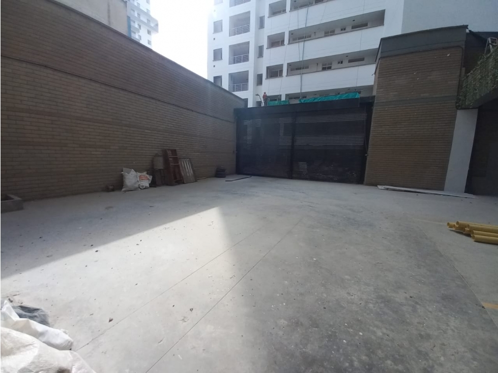 LOCAL COMERCIAL ESPECIAL PARA SUPERMERCADOS- ALMACENES - 2