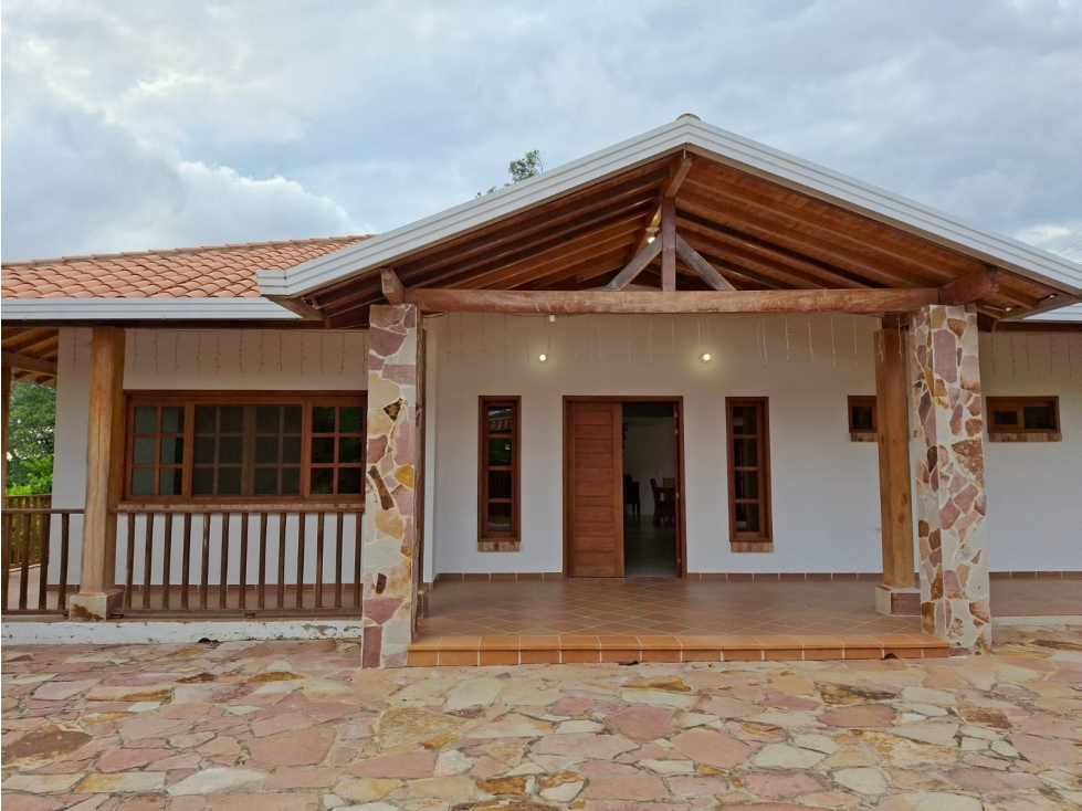 Casa Campestre en perfecto estado amoblado y a puerta cerrada - 1