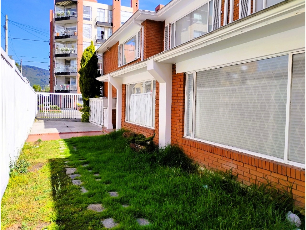 SANTA BARBARA ARRIENDO CASA ESQUINERA 1.136 M² con 17 oficinas