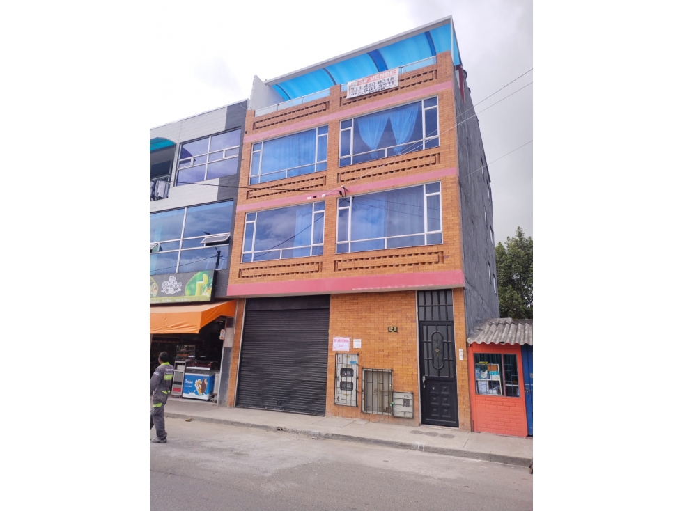 FUNZA CASA RENTABLE EN VENTA 5 APTOS Y 1 LOCAL 380M2 - Con Balcón - 1