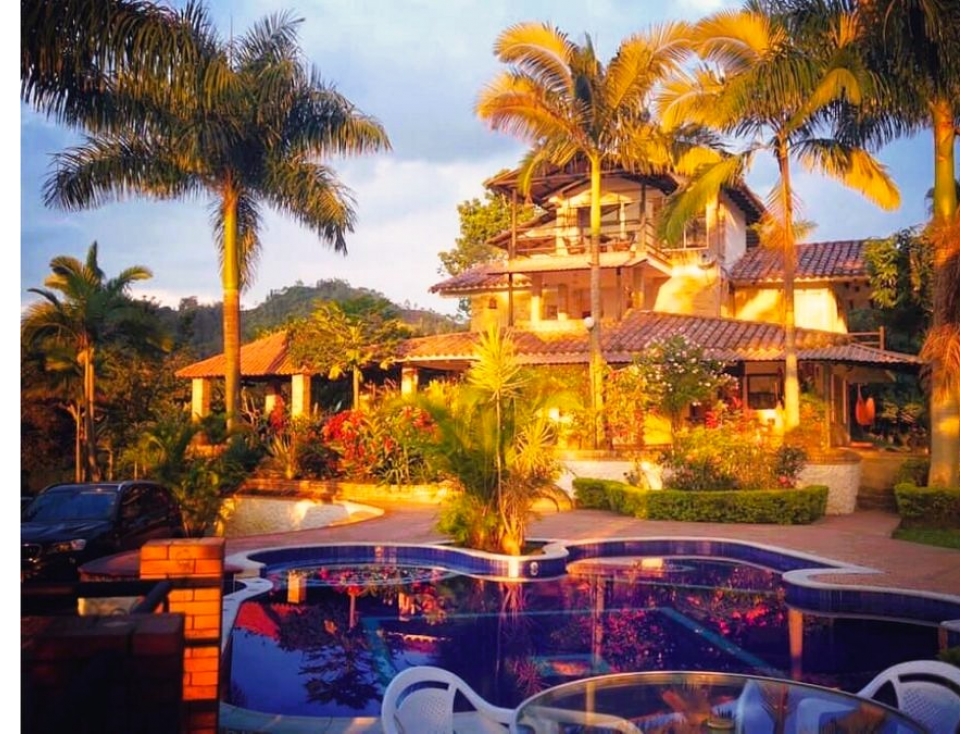 LA VEGA FINCA CON CASA CAMPESTRE EN VENTA 6560M2 - Piscina y Kiosko