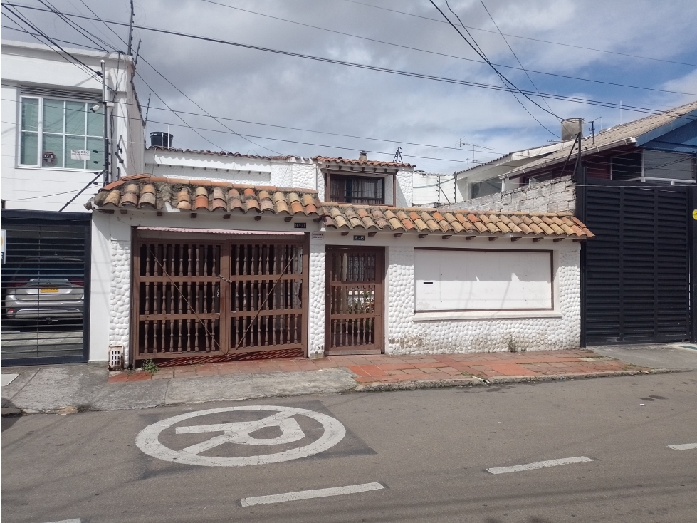 USAQUÉN SANTA ANA OCCIDENTAL CASA EN VENTA O ARRIENDO 250M2