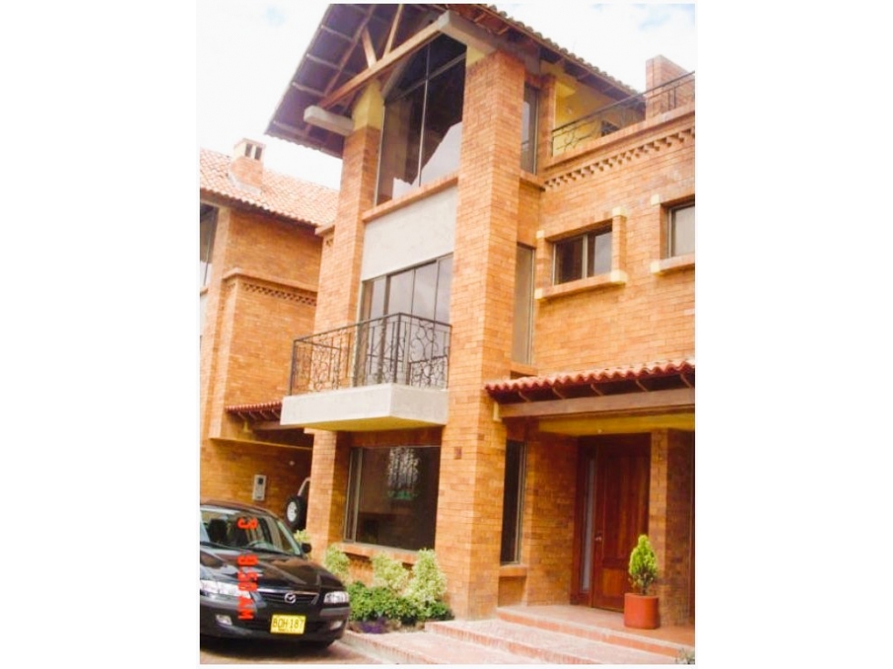 CHIA CASA EN VENTA 251M2 Patio social con asador
