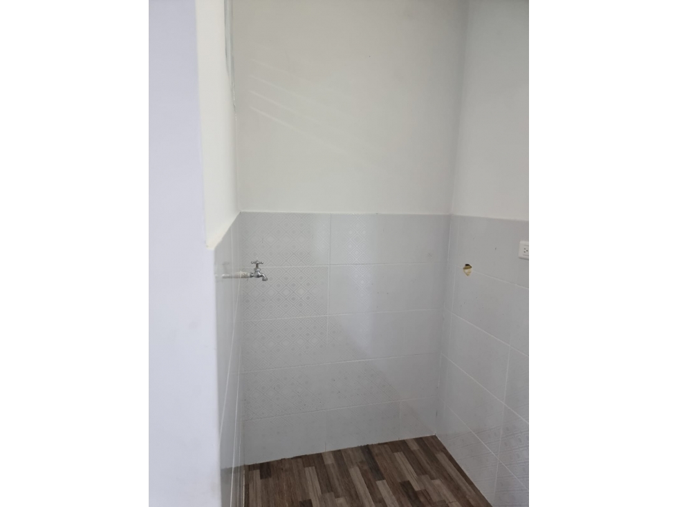 FUNZA CASA RENTABLE EN VENTA 5 APTOS Y 1 LOCAL 380M2 - Con Balcón - 3