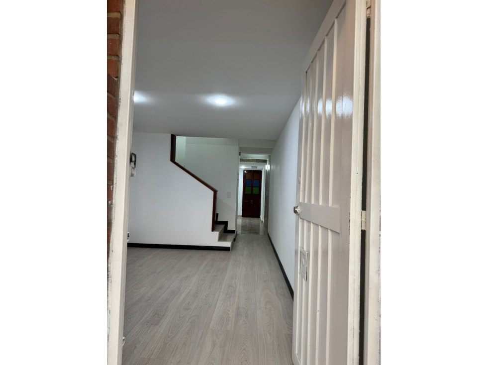 MADELENA CASA EN VENTA REMODELADA 64.74M2