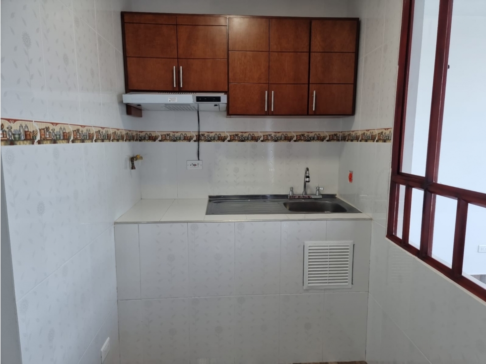 FUNZA CASA RENTABLE EN VENTA 5 APTOS Y 1 LOCAL 380M2 - Con Balcón - 4