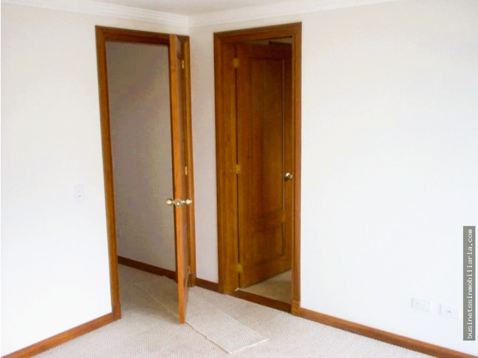 CHIA CASA EN VENTA 251M2 Patio social con asador — foto 4