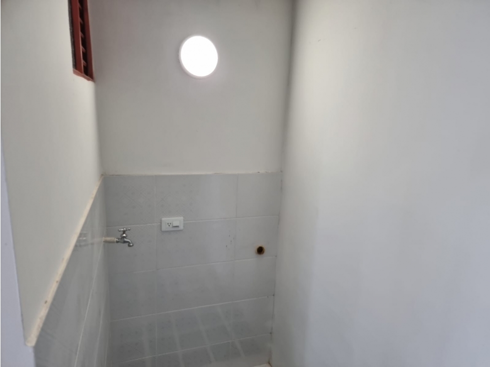 FUNZA CASA RENTABLE EN VENTA 5 APTOS Y 1 LOCAL 380M2 - Con Balcón - 5