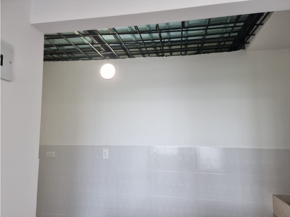 FUNZA CASA RENTABLE EN VENTA 5 APTOS Y 1 LOCAL 380M2 - Con Balcón - 6