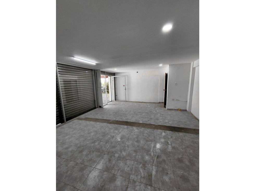 LOCAL COMERCIAL EN ARRIENDO - 3