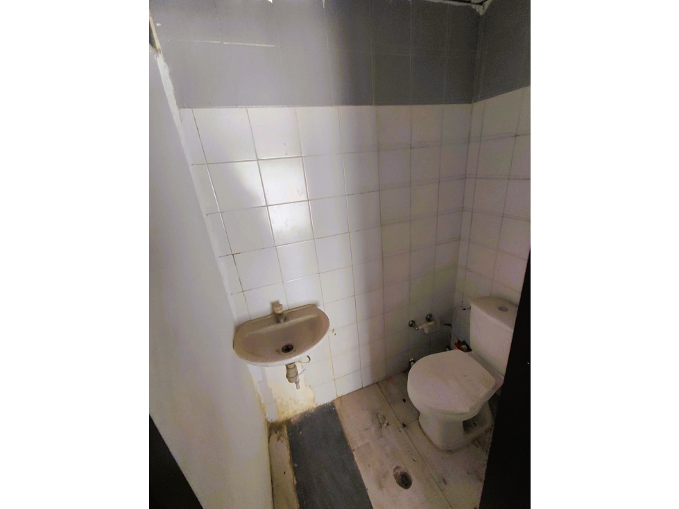 LOCAL COMERCIAL EN ARRIENDO - 6