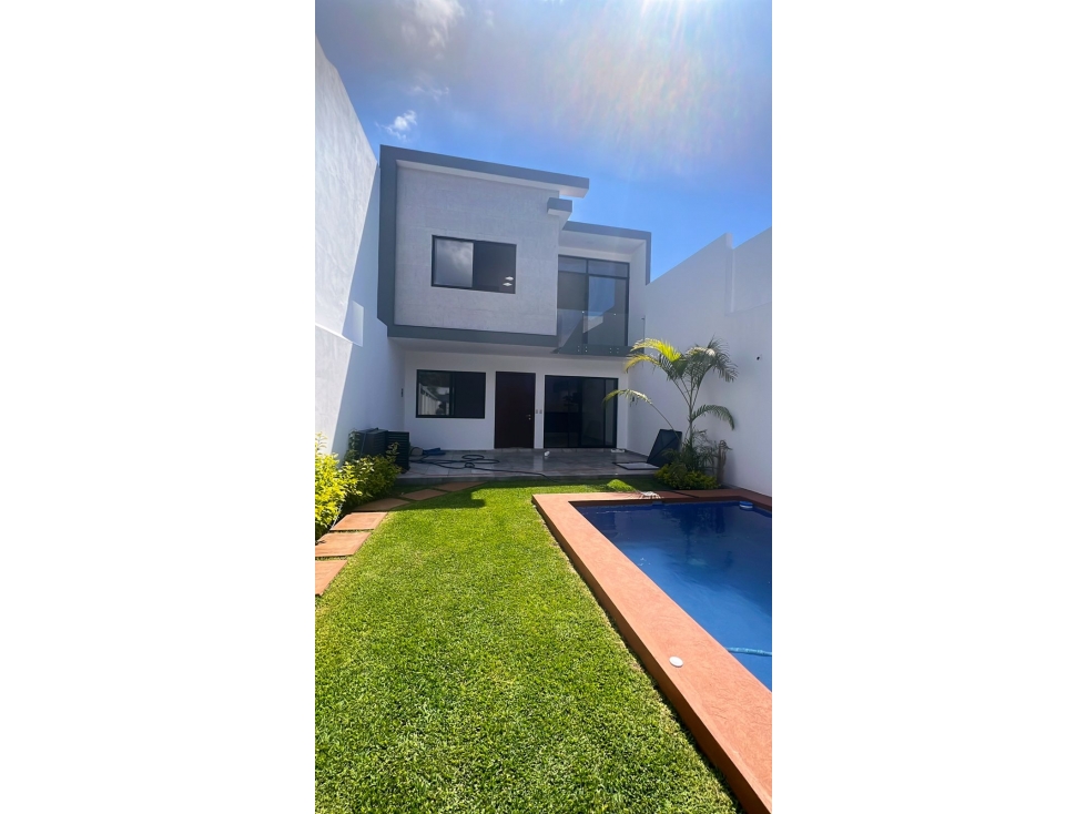 CASA CON ALBERCA PRIVADA EN EXCLUSIVO FRACC. LAS BRISAS
