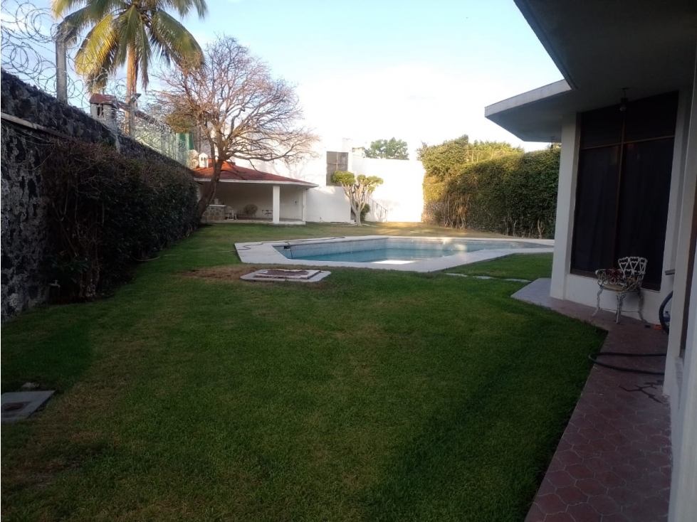 Gran oportunidad en Lomas de Cuernavaca. Amplio terreno - 5