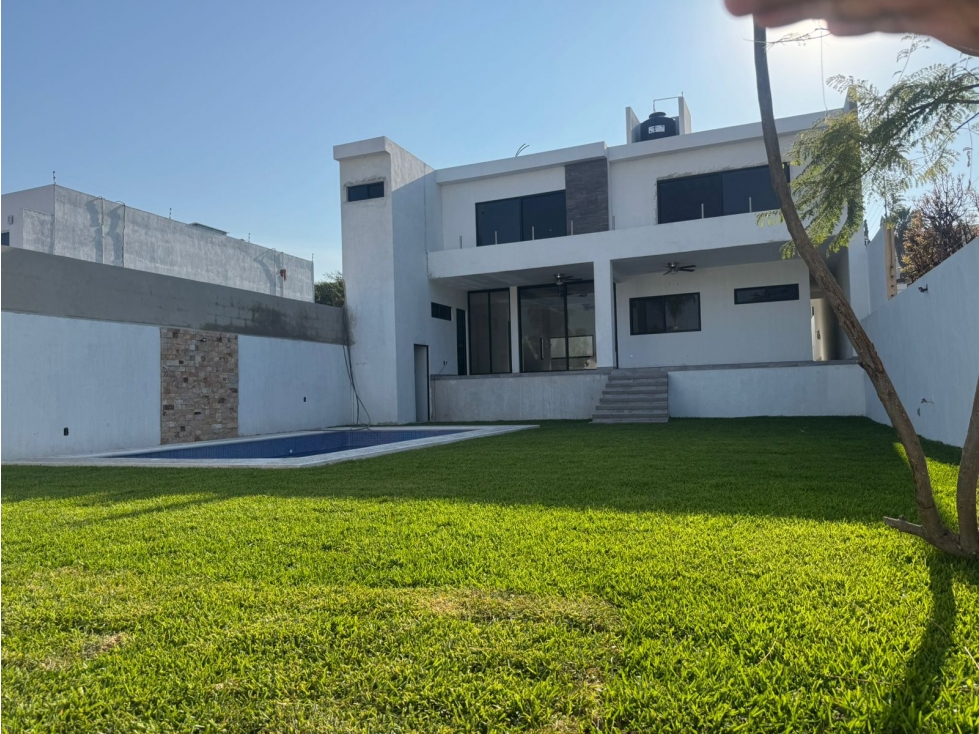EXCLUSIVA RESIDENCIA, NUEVA CON ALBERCA Y TERRAZA EN BURGOS — foto 3
