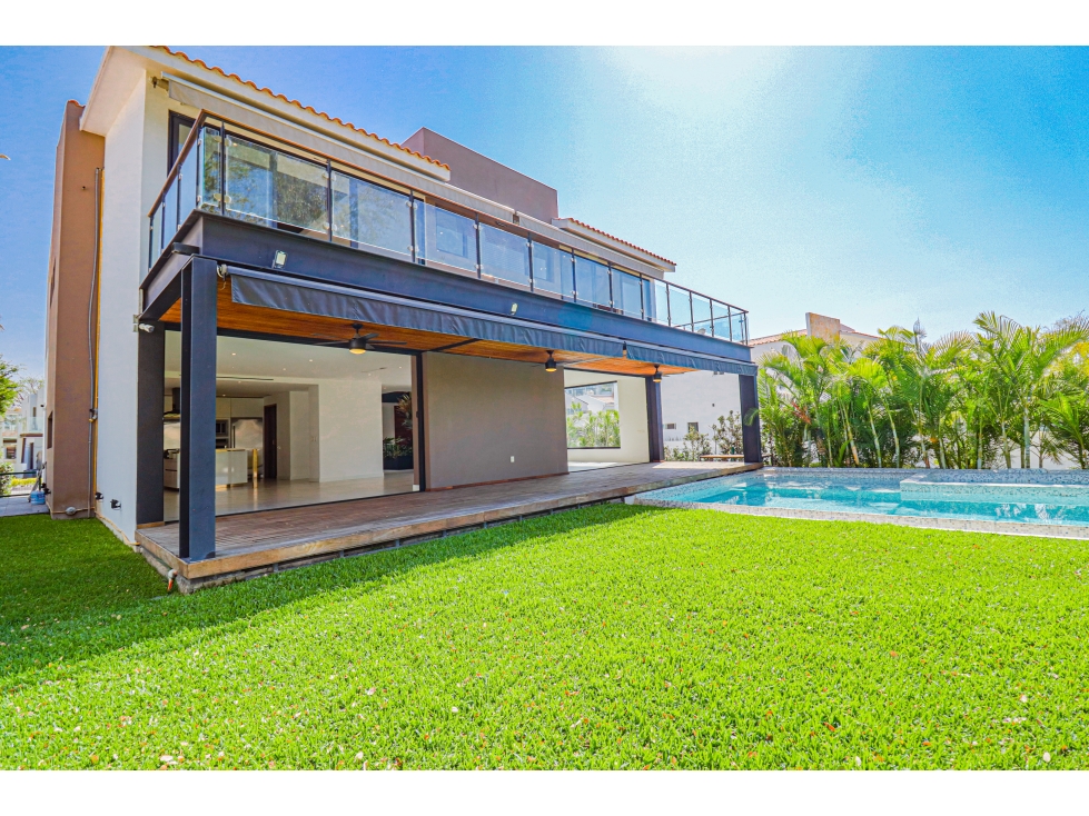 ESPECTACULAR CASA ÚNICA EN LA ZONA, FRENTE AL GREEN — foto 2
