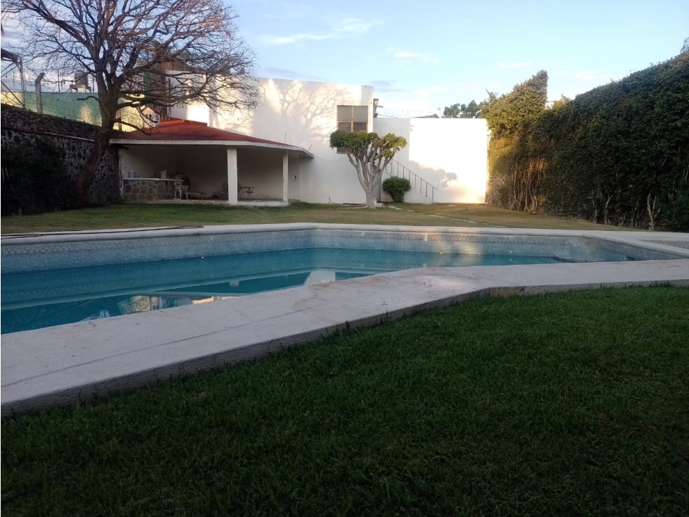 Gran oportunidad en Lomas de Cuernavaca. Amplio terreno - 3