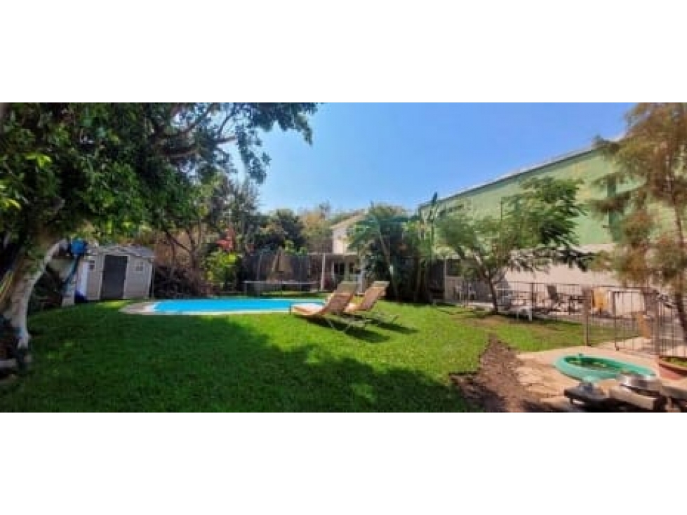Amplia casa con jardín y bungalows en fraccionamiento exclusivo. - 3