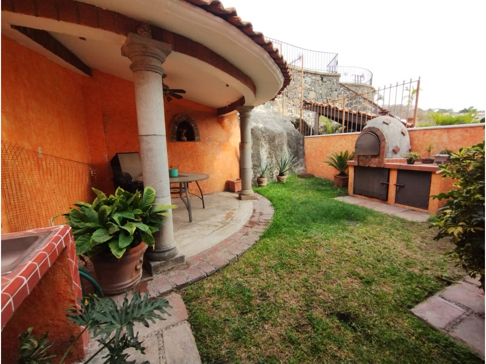 VENTA DE EXCELENTE CASA EN CONDOMINIO AL SUR DE CUERNAVACA - 1