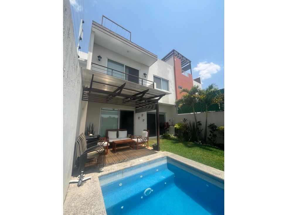 CASA EN FRACCIONAMIENTO, JARDÍN Y ALBERCA PRIVADA. LOMAS DE CUERNAVACA - 1